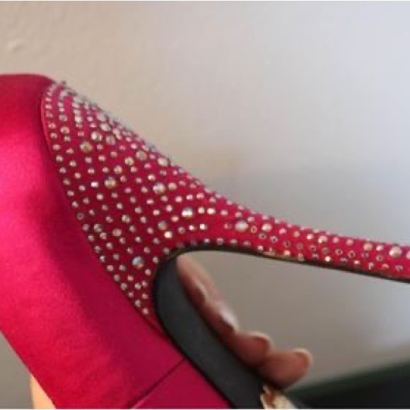 Pink Betsy Johnson size 7 pumps - Picture 5 of 7